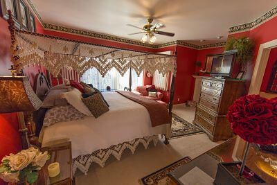 Romantic babymoon vacation in Indiana