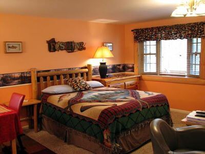 Michigan babymoon at Lake N Pines Lodge